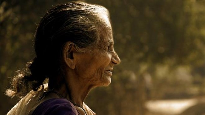 عجوز هندية تحمل جنين منذ 38 عاما 
