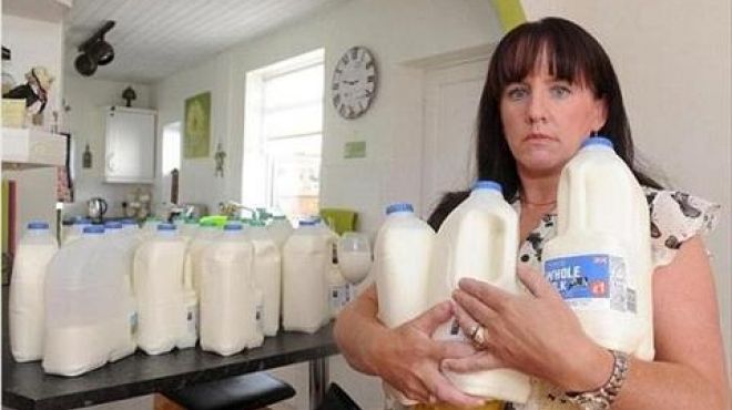 بالصور| بريطانية تدمن شرب الحليب بـ 5 لترات يوميا