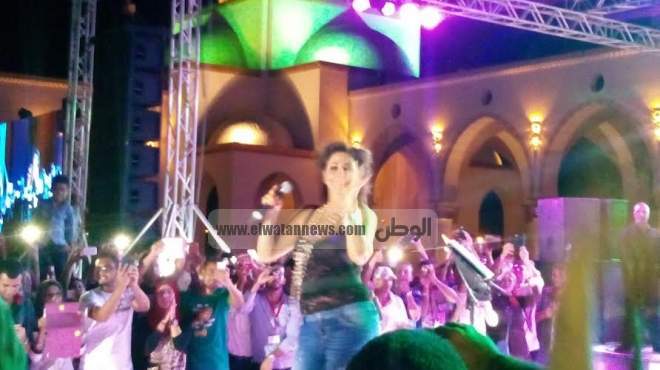 بالصور| إليسا في حفل الغردقة: أتمنى لمصر والعالم العربي مزيدا من الاستقرار