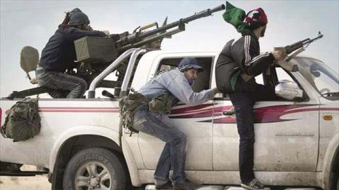 13 دولة بينها أمريكا وفرنسا تطالب بوقف إطلاق النار في ليبيا