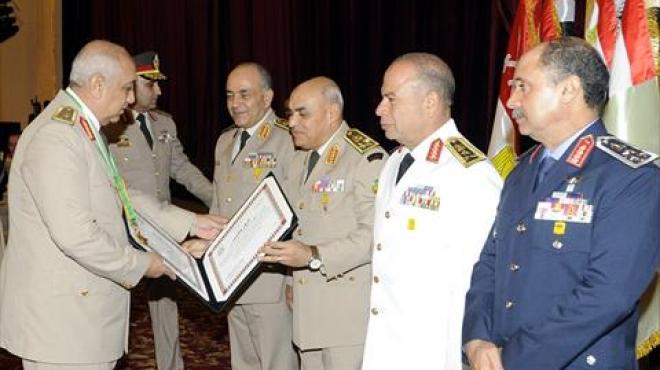 بالصور| وزير الدفاع يكرم قادة القوات المسلحة المحالين للتقاعد