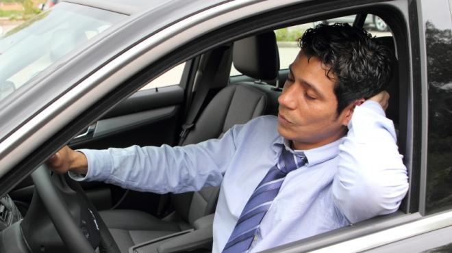 5 نصائح لتجنب الغفوة أثناء القيادة على الطريق