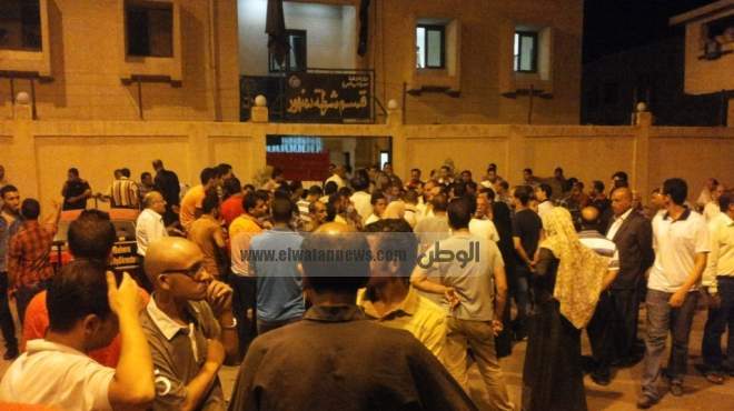 أهالي شبرا يحاصرون قسم دمنهور للمطالبة بالقصاص من ضابط قتل ميكانيكي