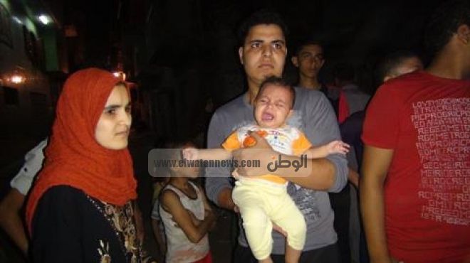 بالصور| أهالي شهيد المنصورة في رفح يترقبون وصول جثمانه وهم يحملون أطفاله