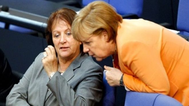 وزيرة العدل الألمانية: قد نستدعي سنودن للإدلاء بشهادته في التنصت على هاتف ميركل