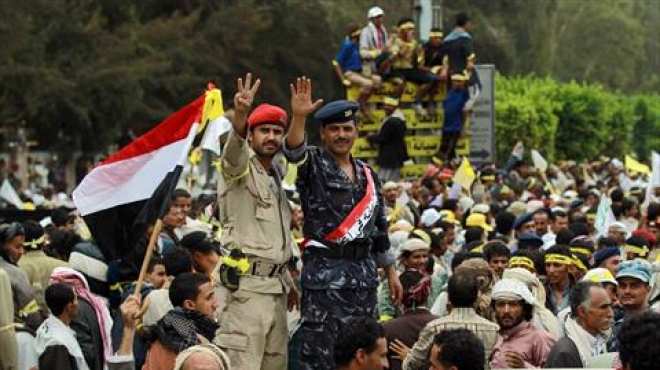 اليمن: الطيران يقصف مواقع المسلحين والحوثيون يحاصرون العاصمة صنعاء