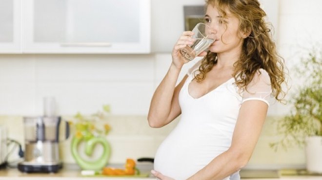5 فوائد تشجعك على شرب الماء أثناء الحمل