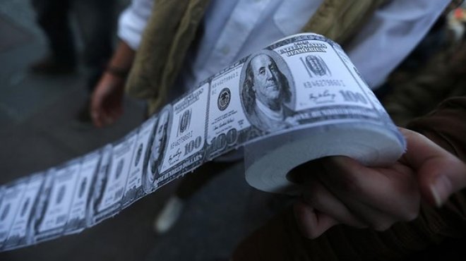 الدولار يتراجع فجأة.. و«المركزى» يتصدى للمضاربات