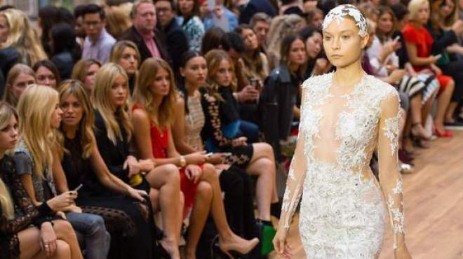فستان زفاف بـ 6 مليون دولار في عرض أزياء بريطاني