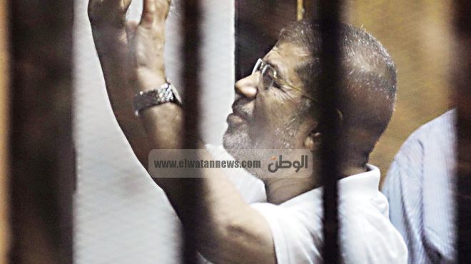 مرسي: يعلم الله أنني لم أرتد قميصا واقيا.. ومن كذبني هو الكذاب