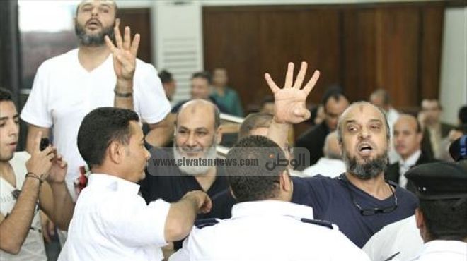«العوا» فى قضية «تعذيب محام»: «مرسى» أصدر قراراً بالعفو عن الجرائم المرتكَبة لحماية الثورة وتحقيق أهدافها
