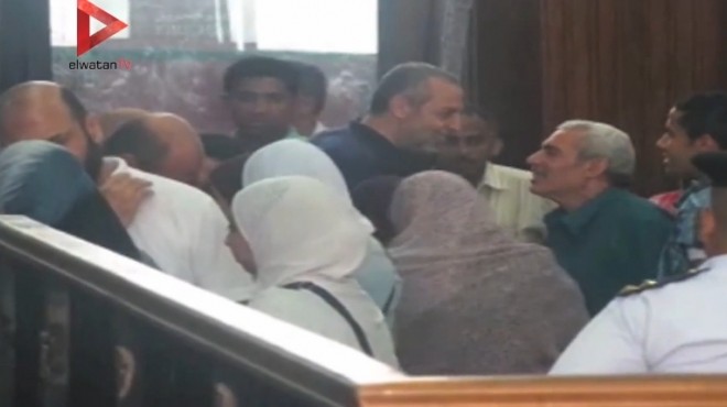 بالفيديو| المحكمة تسمح لأبناء وأقارب صفوت حجازي ومحمد البلتاجي بزيارتهما