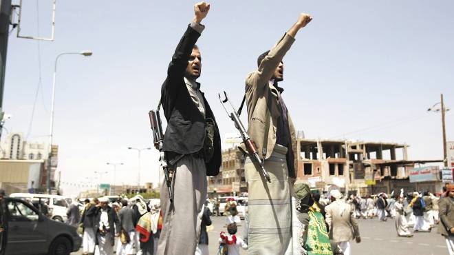 كاتب يمني: الرئيس عبدربه هادي هو من سلم صنعاء للحوثيين