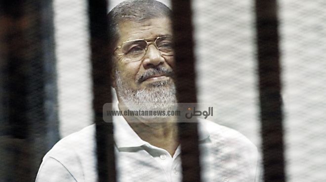 قاضى «الهروب»: «لو مرسى رفض دفاعه سننتدب محامياً.. المحكمة مش بالمزاج»