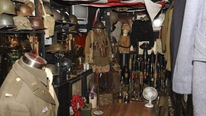 بالصور| الشرطة البريطانية تعثر على أسلحة من الحرب العالمية في مرآب
