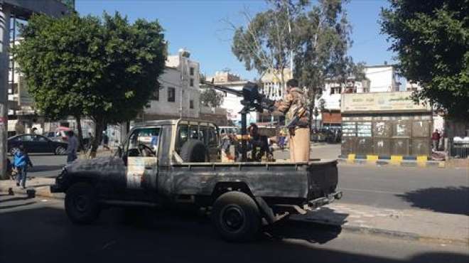 مقتل جزائري وإصابة فرنسي بالقرب من حاجز تفتيش للحوثيين جنوب صنعاء