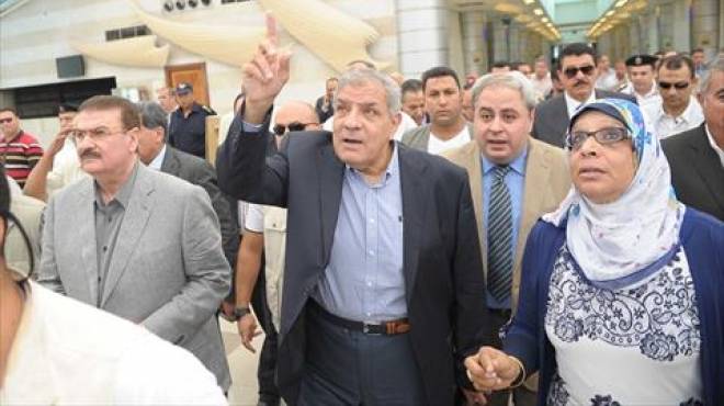 وصول رئيس الوزراء لجامعة القاهرة للقاء الطلاب بحضور رموز الدولة