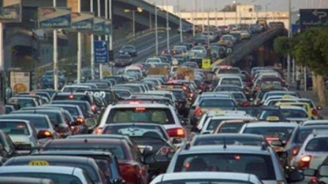 مرور الإسكندرية يزيل 6 مواقف سيارات عشوائية لتسيير حركة المرور 