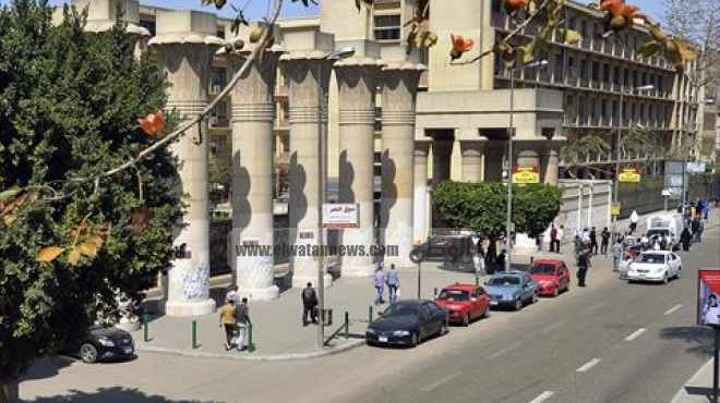 طلاب الإخوان يتظاهرون بجامعة عين شمس.. والأمن يغلق البوابات الرئيسية