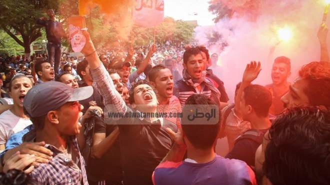 طلاب الإخوان يقتحمون بوابة كلية العلوم بجامعة عين شمس