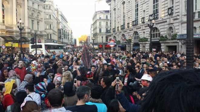 متظاهرون من مختلف الأديان ينظمون مسيرة في لندن ضد الإرهاب