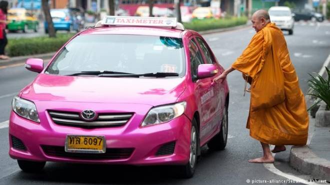في محاولة لتقليل الفساد.. تايلاند تقاضي رجال المرور 