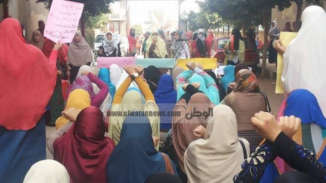 طالبات الإخوان بالأزهر يتظاهرن أمام منزل رئيس الجامعة