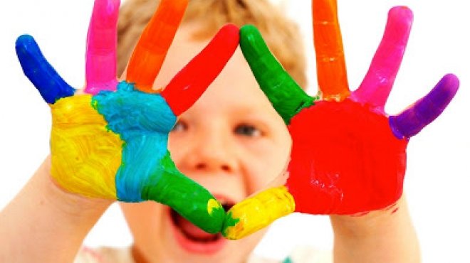 العلاج بالألوان.. يرفع من الروح المعنوية وينشط التركيز عند الأطفال