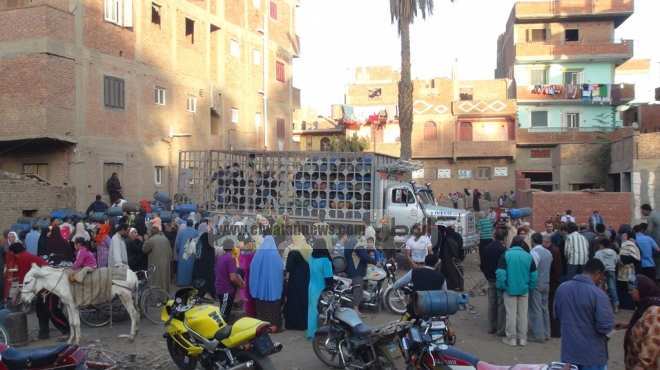 أهالي المنيا يطالبون المسؤولين بتوزيع اسطوانات الغاز بالكروت الذكية