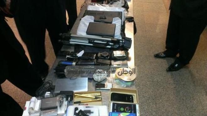 بالصور| ضبط أمريكى قادم من قطر وبحوزته أدوات تجسس في مطار القاهرة