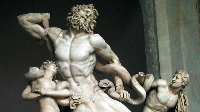 أثريون يعثرون على تمثال خشبي نادر في بئر باليونان