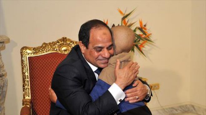 بالصور| الرئيس يستقبل الطفل أحمد ياسر المصاب بسرطان الدم