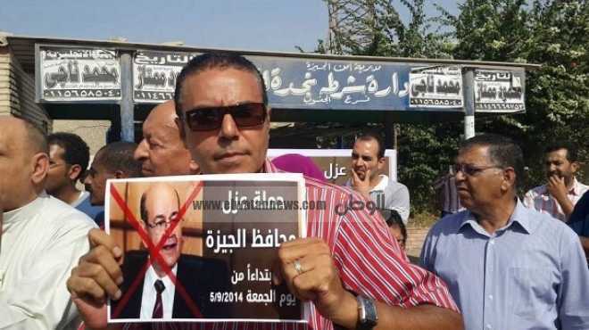 سكان الجيزة يجمعون توقيعات لإقالة المحافظ 