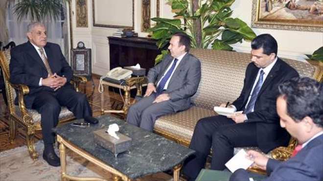 محلب يناقش مع السفير العراقي بالقاهرة سبل تنشيط العلاقات بين البلدين