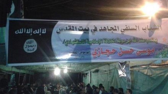 «أعلام داعش» ترفرف فى غزة.. والتنظيم يقيم عزاءً لأحد مقاتليه فى القطاع