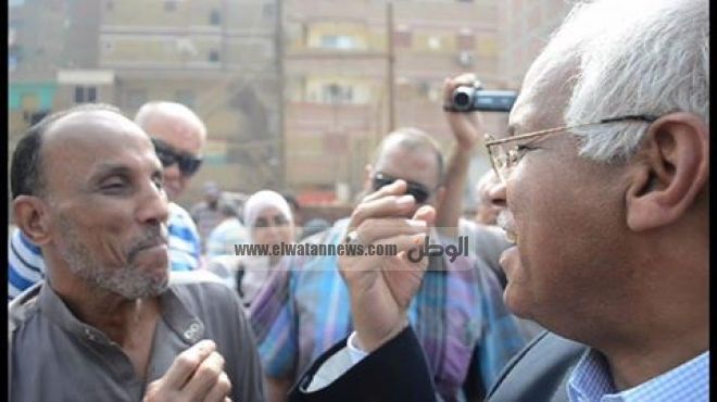 بالفيديو| مواطن يمدح محافظ القاهرة أثناء تفقده منطقة 