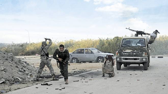 اشتباكات عنيفة بين قوات الجيش وعناصر مجلس شورى ثوار بنغازي