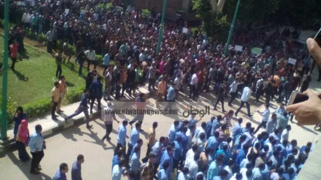 طلاب الإخوان يشعلون الغضب بجامعة سوهاج تنديدا بحادث 
