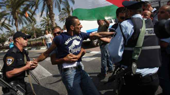  إسرائيل تعتقل عددا من الفلسطينيين عقب اقتحام المستوطنين للأقصى وحدوث اشتباكات
