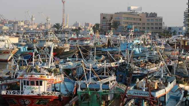 لليوم الثاني .. توقف عمليات الصيد بكفر الشيخ بسبب ارتفاع الأمواج