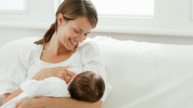 نصائح .. لمساعدة طفلك حديث الولادة على الرضاعة الطبيعية