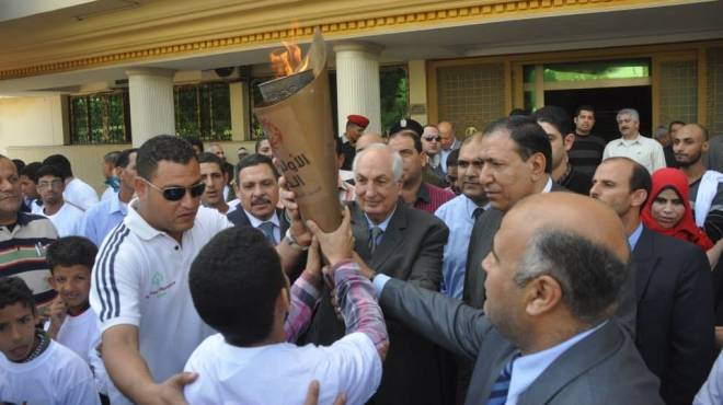 بالصور| محافظ كفر الشيخ يطلق شعلة الألعاب الإقليمية الثامنة 