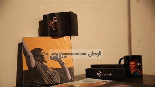 إقامة متجر عمرو دياب بإستاد الهوكي لبيع صوره وبوستراته للجماهير