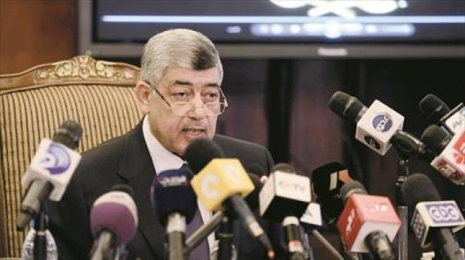 وزير الداخلية يقدم واجب العزاء لأسرة شهيد سيناء بالمنزل