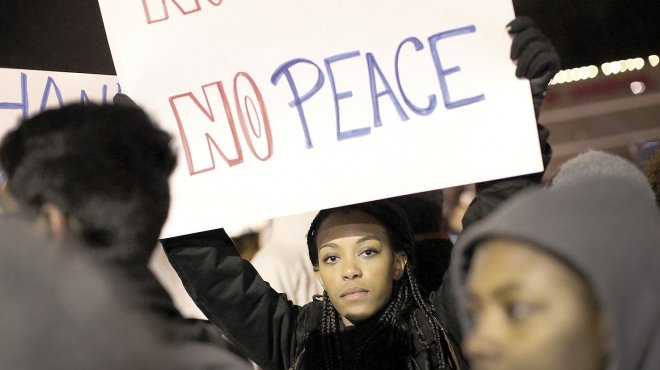 مظاهرات الغضب تجتاح أمريكا بعد تبرئة قاتل الشاب الأسود
