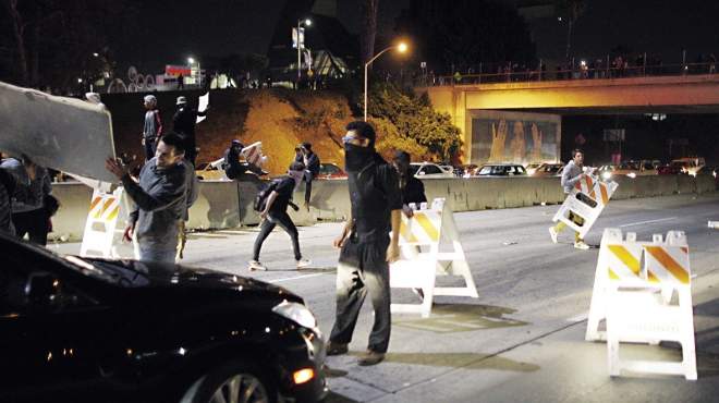 اعتقال 19 شخصا في الليلة الرابعة من احتجاجات كاليفورنيا