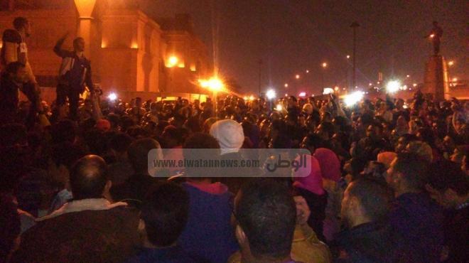 بالفيديو| هتافات "تحيا مصر" في ميدان التحرير احتفالا بالقناة الجديدة