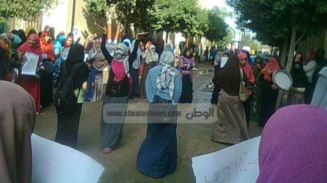 طالبات الأزهر بتفهنا الأشراف تتظاهر ضد أحكام البراءة لمبارك