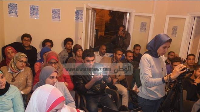 نشطاء الإسكندرية يغيرون موعد تظاهراهم ضد مبارك لمنع مشاركة الإخوان 