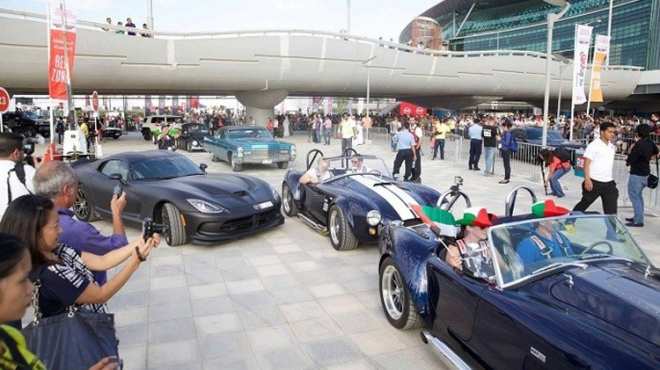 بالصور| مركبات الشرطة الإماراتية في عرض للسيارات الفاخرة